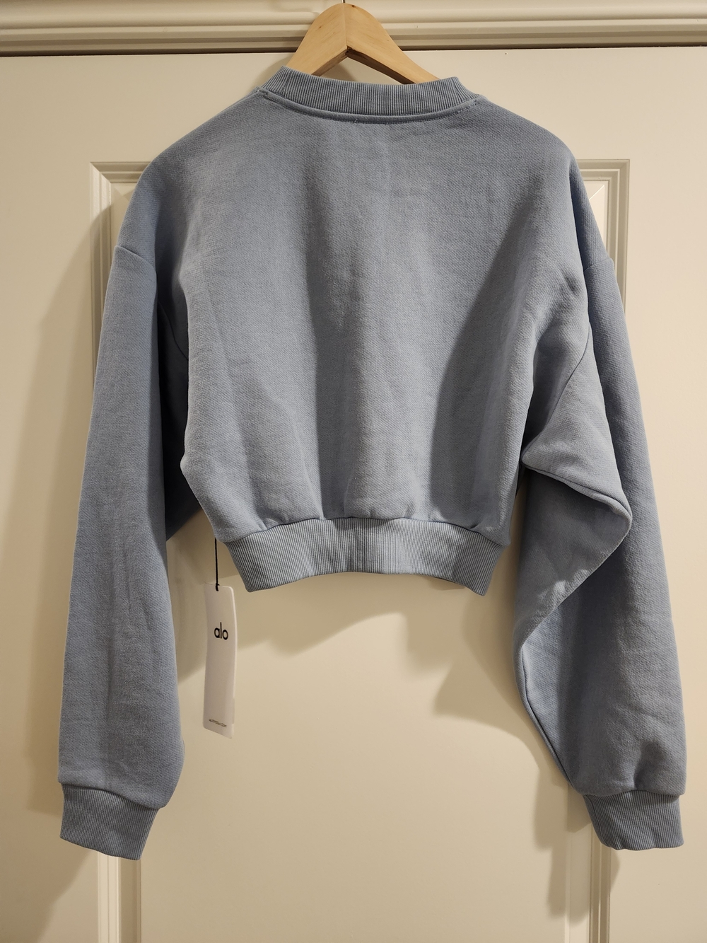Alo Yoga Cropped Accolade Crewneck Light Provence Blue Sweatshirt S NWT - Picture 5 of 5